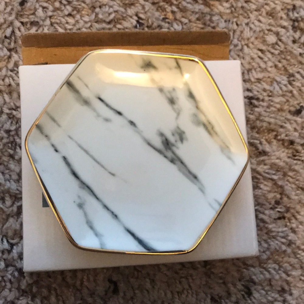Pier one jewelry holder